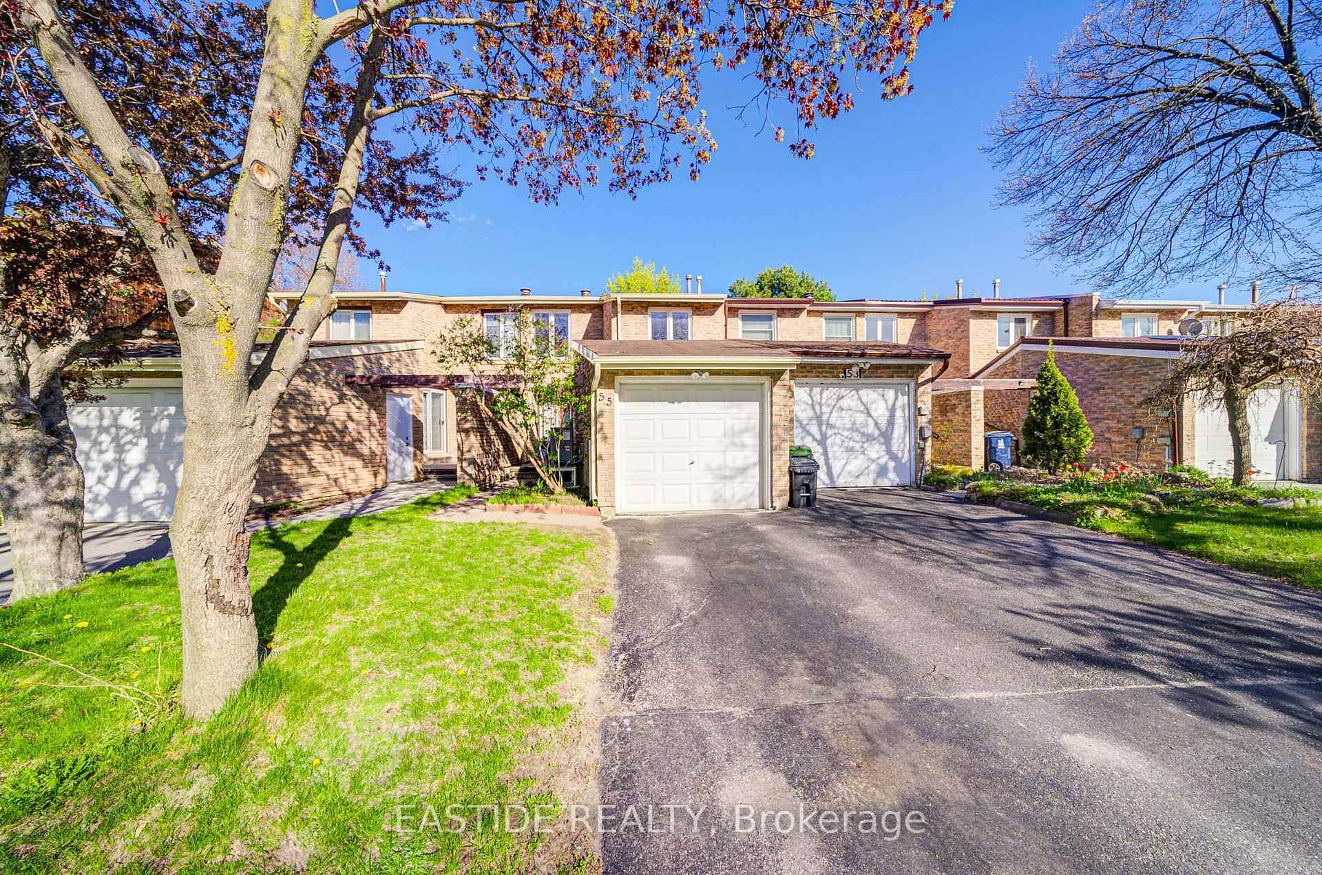 Rarely Found Spacious Freehold Townhouse In Highly Demand Area, Bright and Functional Layout.