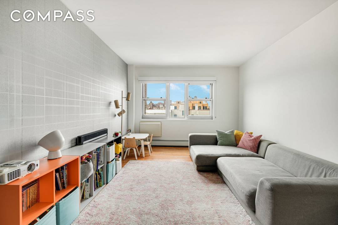 SUNNY AND SERENE TWO BEDROOM URBAN OASIS !