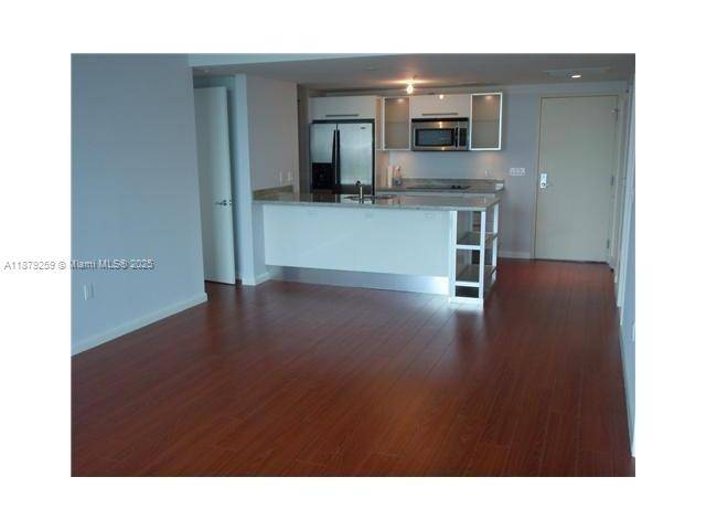 Amazing panoramic views of Miami River, Downtown, Brickell, and South Beach with Ocean in the distance from every room !