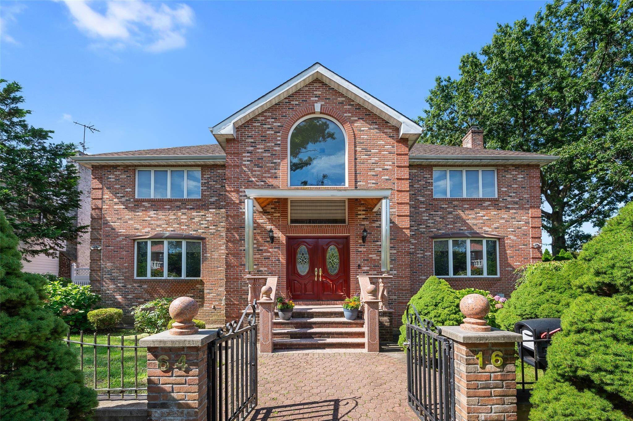 STUNNING ALL BRCIK COLONIAL MASTERPIECE SERENE SECTION OF BAYSIDE Spectacular 5BR 5BA home on oversized 80x100 lot offering 3, 890 sq ft of luxury living plus full finished basement w ...