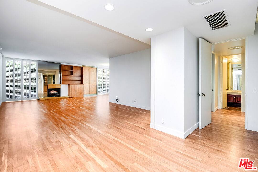 211 S Spalding Dr 3BR Beverly Hills La