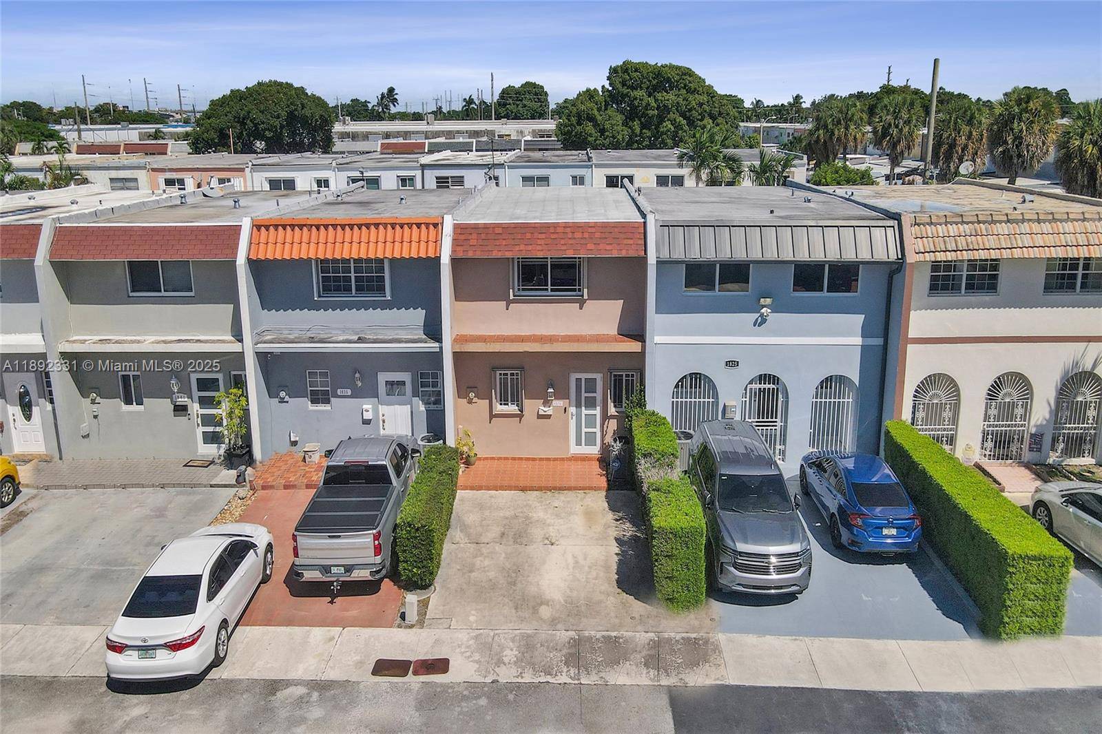 Elegant 2 2. 5 townhouse in highly desirable West Hialeah, with NO HOA !