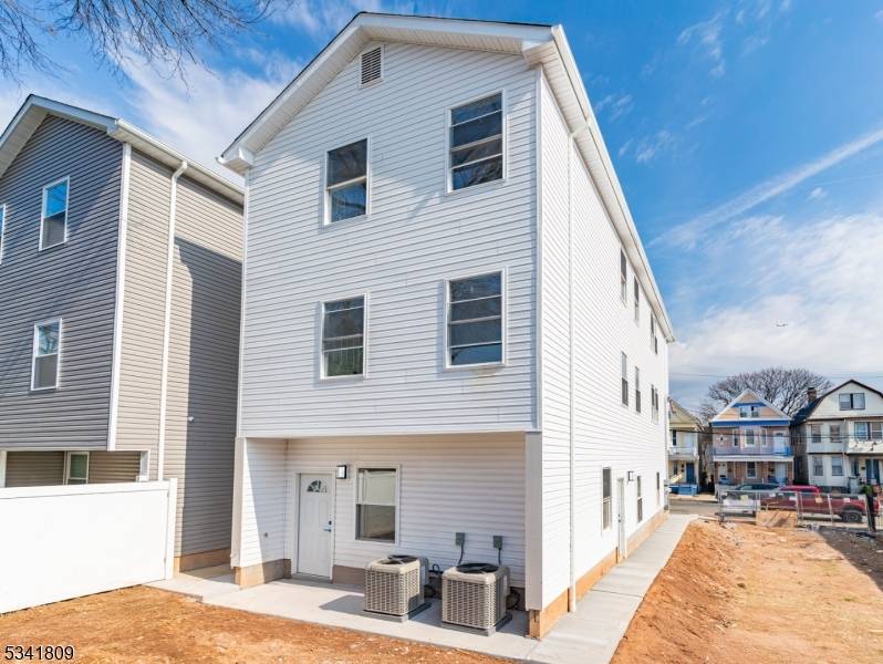 Welcome to 162 Smith St !