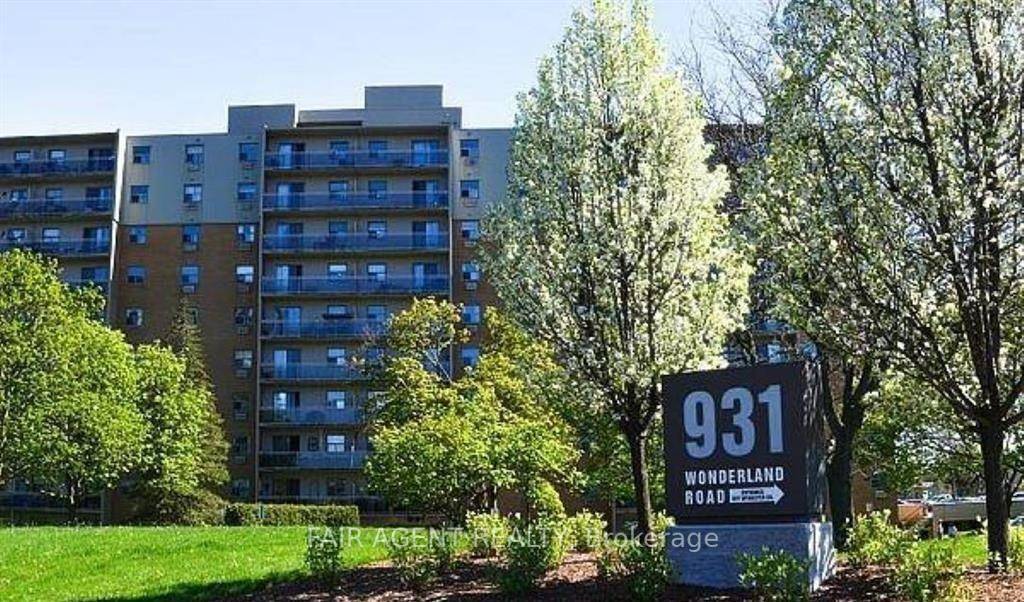 AMAZING LOCATION ! This exceptional 2 bedroom with underground parking and party room condo in the sought after Greater Westmount neighborhood combines modern convenience with serene surroundings.