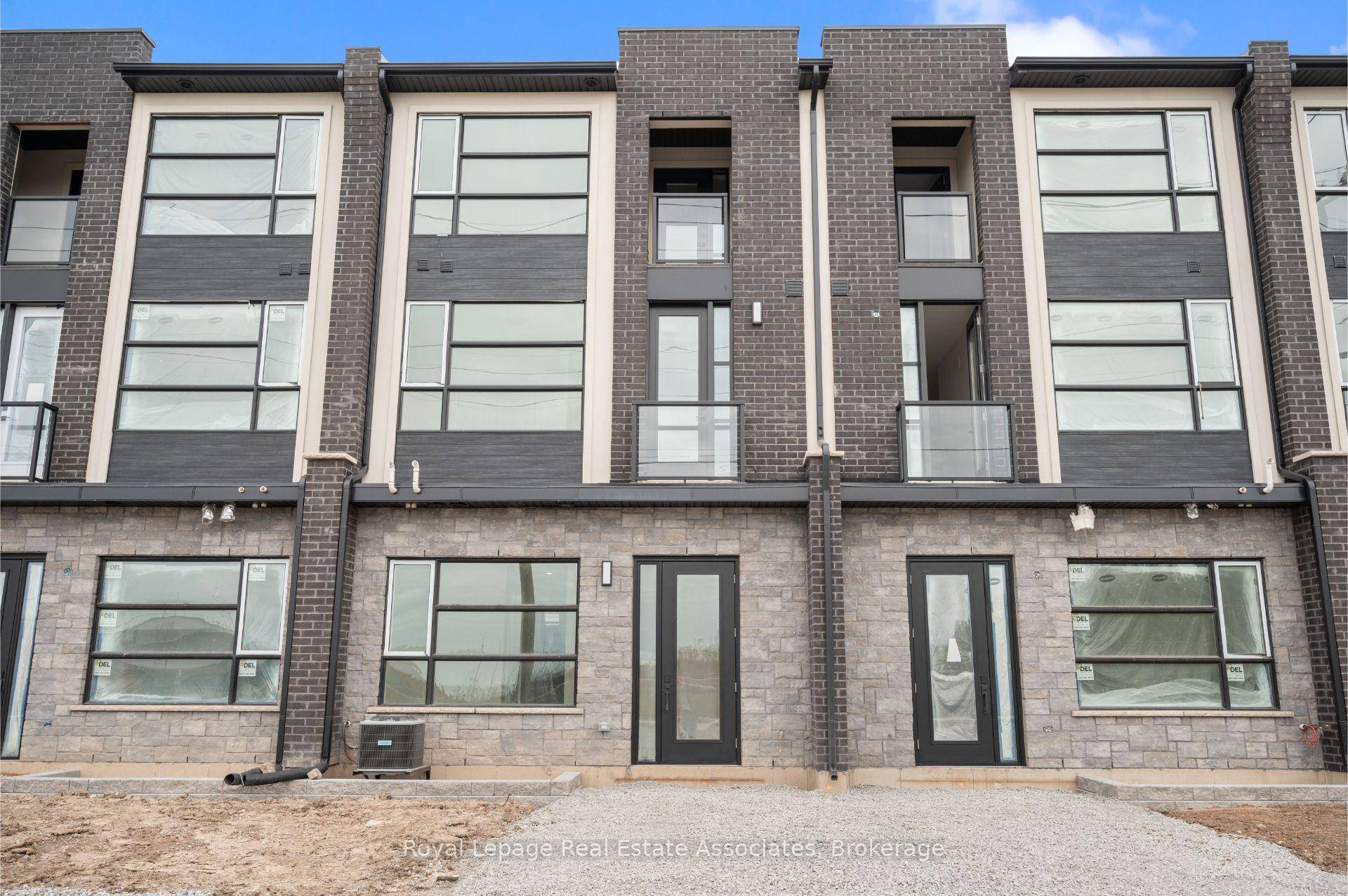 Welcome To 33 73 Warren Trail, Welland A Rare And Remarkable Opportunity To Lease A Modern, Live Work 3 Level Townhouse.