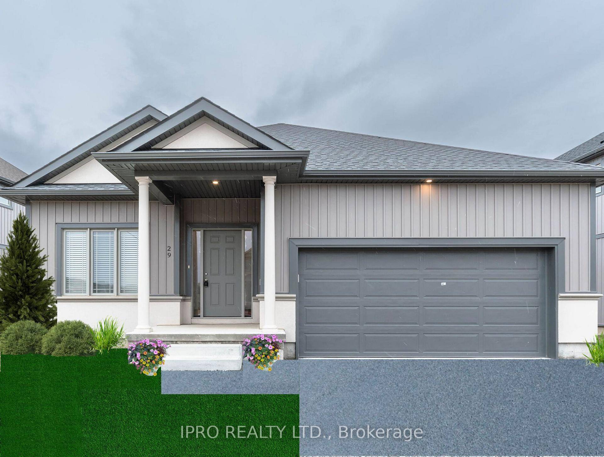 Functional Layout Bungalow in the Rolling Meadows of Thorold !