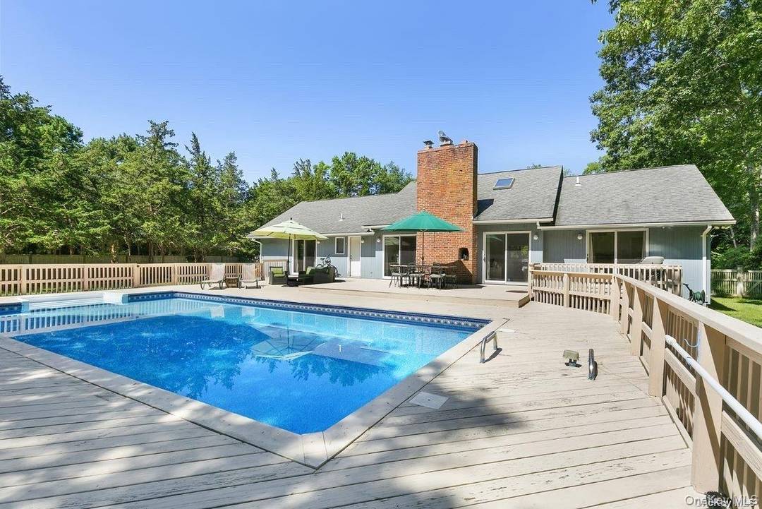 Westhampton Sweet Summer Retreat Welcome to this light amp ; lovely 3 bedroom, 2 bath summer retreat featuring open floor plan with vaulted ceilings, wood floors, and all modern amenities ...