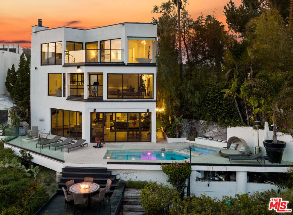 8308 Grand View Dr 3BR Hollywood Hills East La