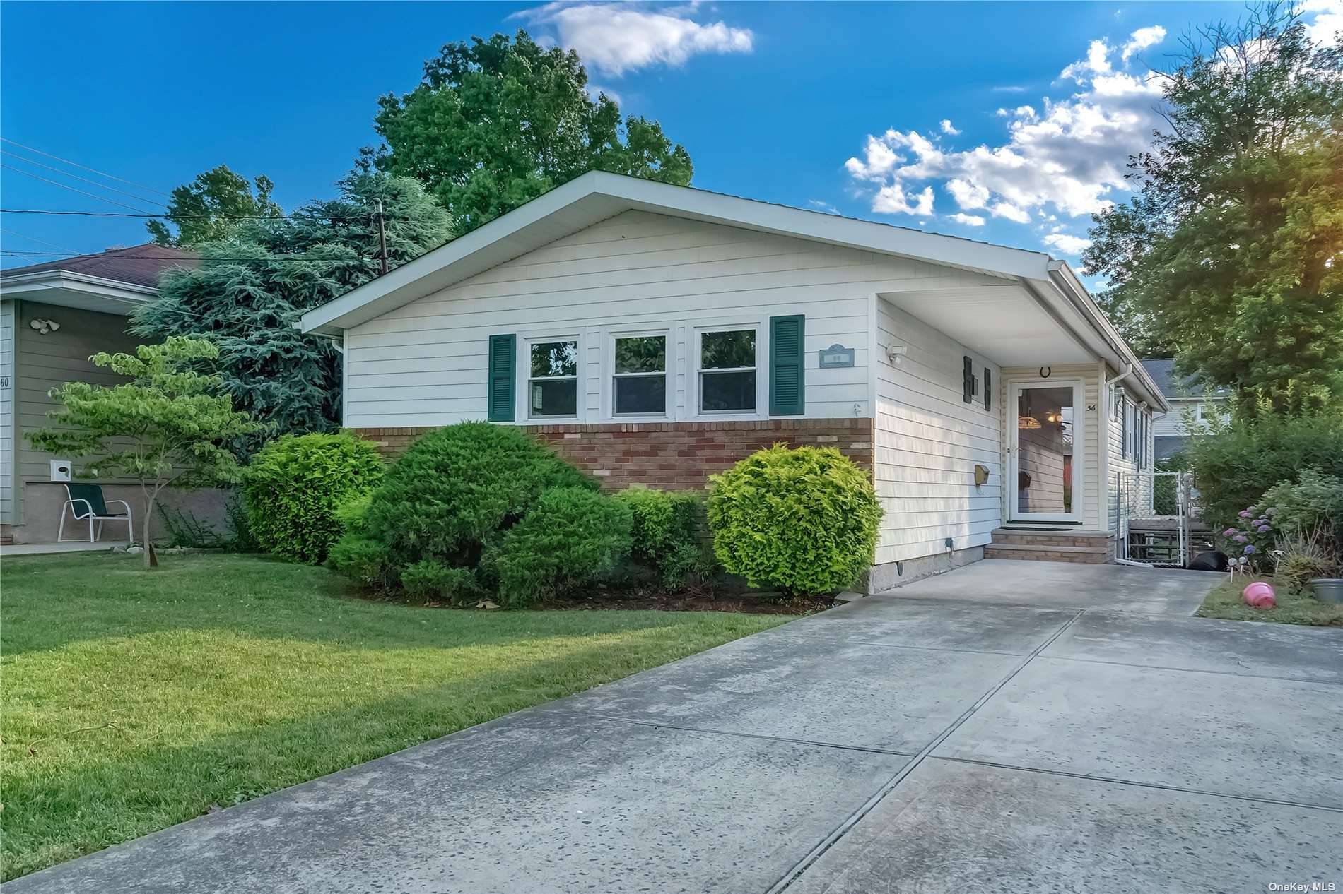 Beautiful ranch style single family home just hitting the market in Staten Island !