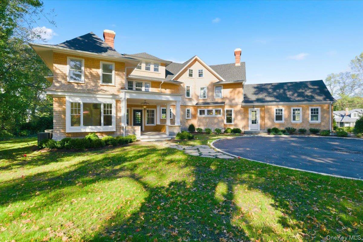 Huntington Bay, NY. The one you have been waiting for in Bay Hills.