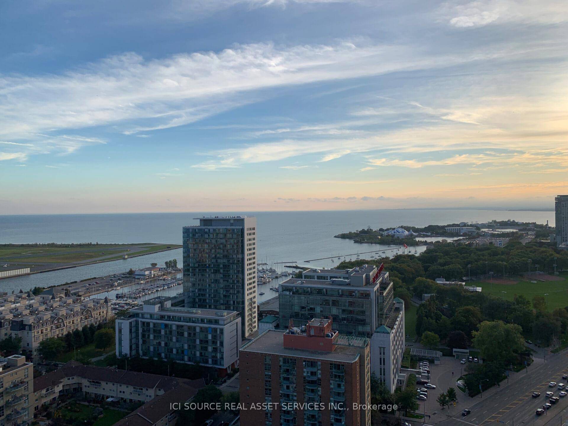 Lakeshore And Bathurst, Stunning 2 Bedroom, 2 Bathroom Condo With 9 Ceilings And Hardwood Throughout.