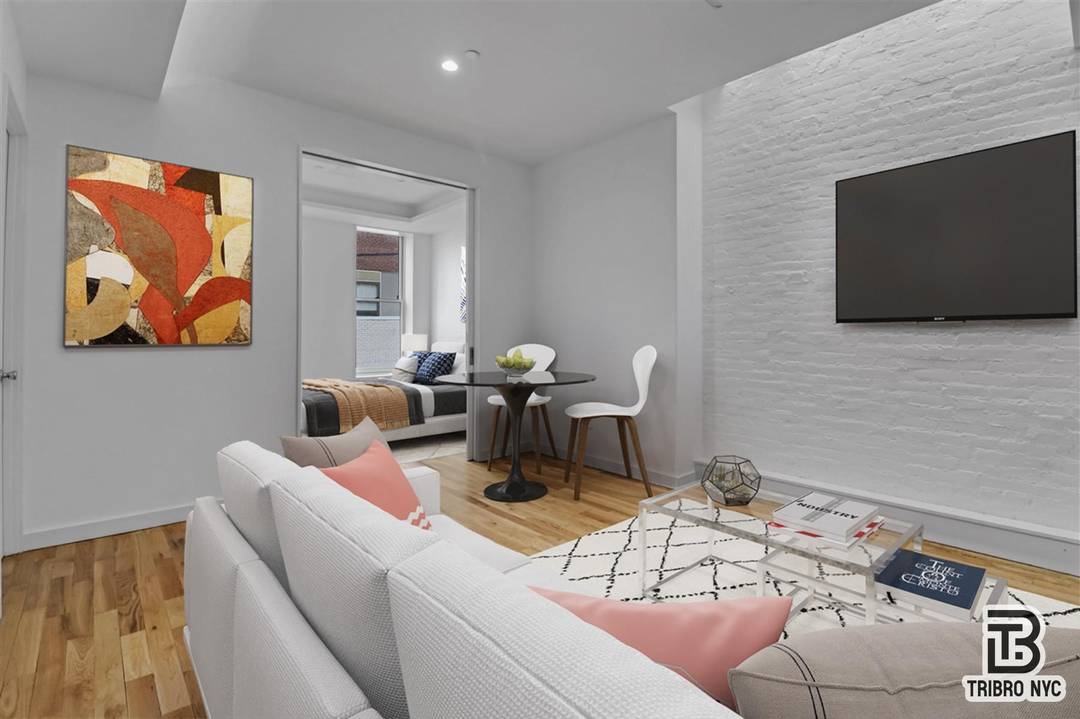 Bright amp ; Big 3 Bedroom, 2 Bathroom Apartment in the Upper East Side !