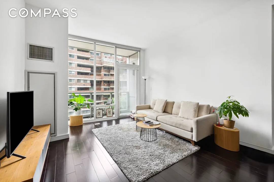 Welcome home to Residence 5B at the chic Tempo Condominium in the heart of Gramercy Park.