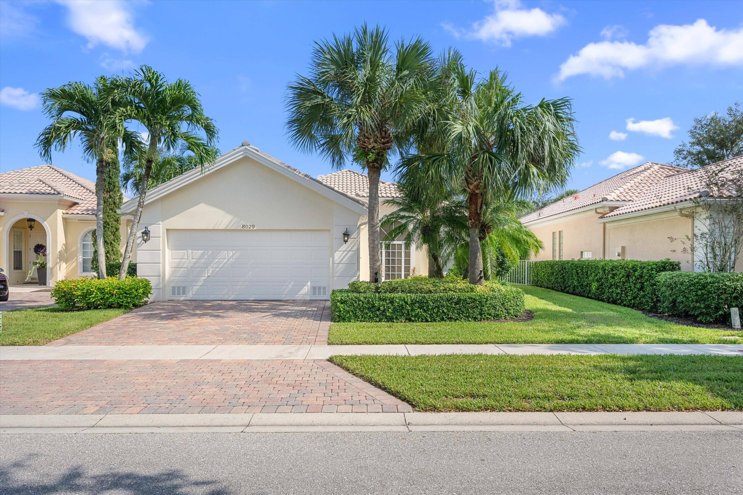 Beautiful just remodeled 3 bedroom 3 bath with pool, nice view to lake in Village Walk the best community of Wellington.