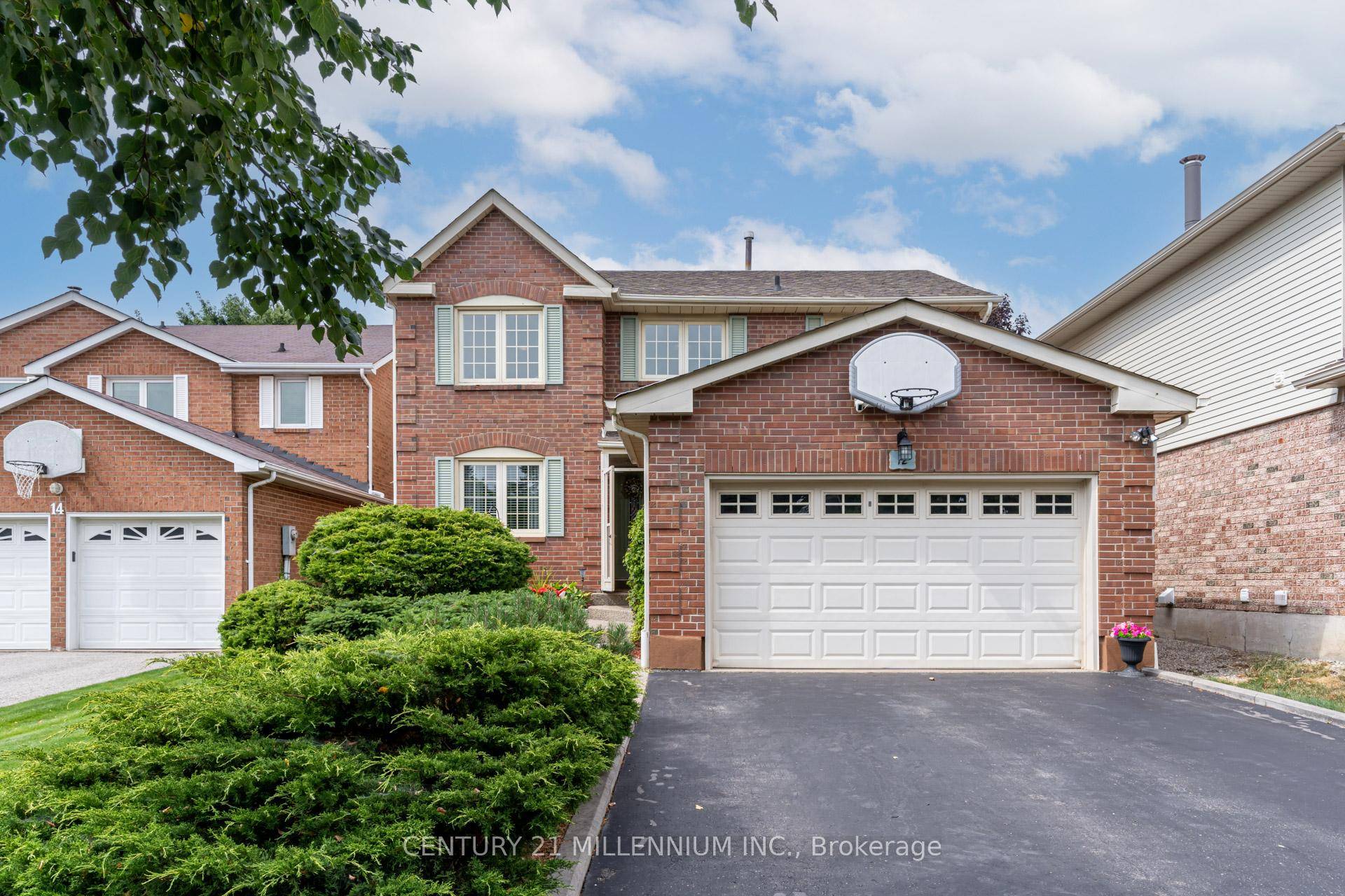 Unbeatable central location sec to Shoppers world, Bus terminal, Downtown Brampton, Mississauga, Sheridan College.