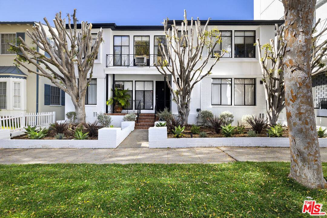 121 S Crescent Dr 2BR Beverly Hills La