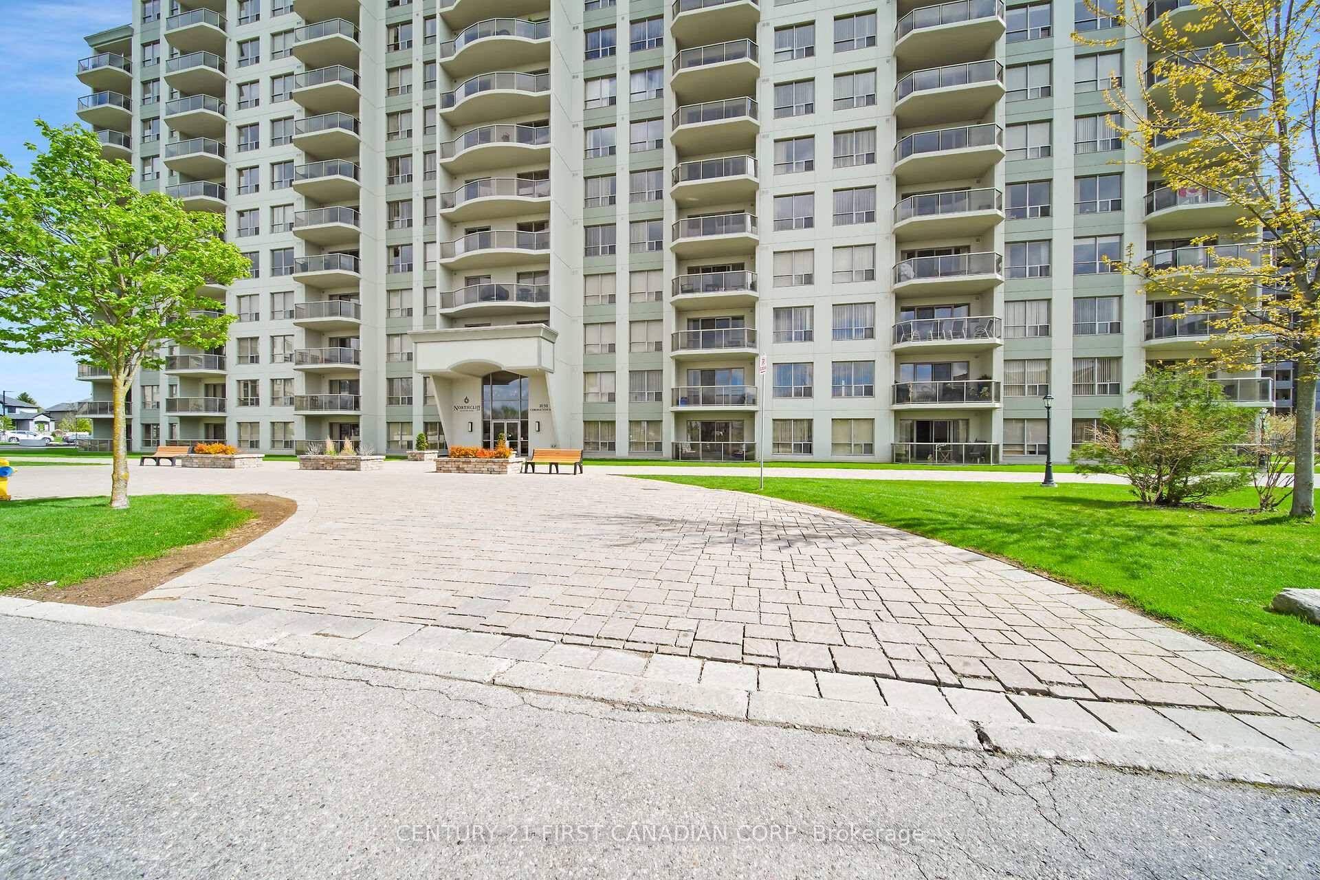 This beautifully upgraded 2 bedroom, 2 bath unit offers modern living with breathtaking views of the city lights.