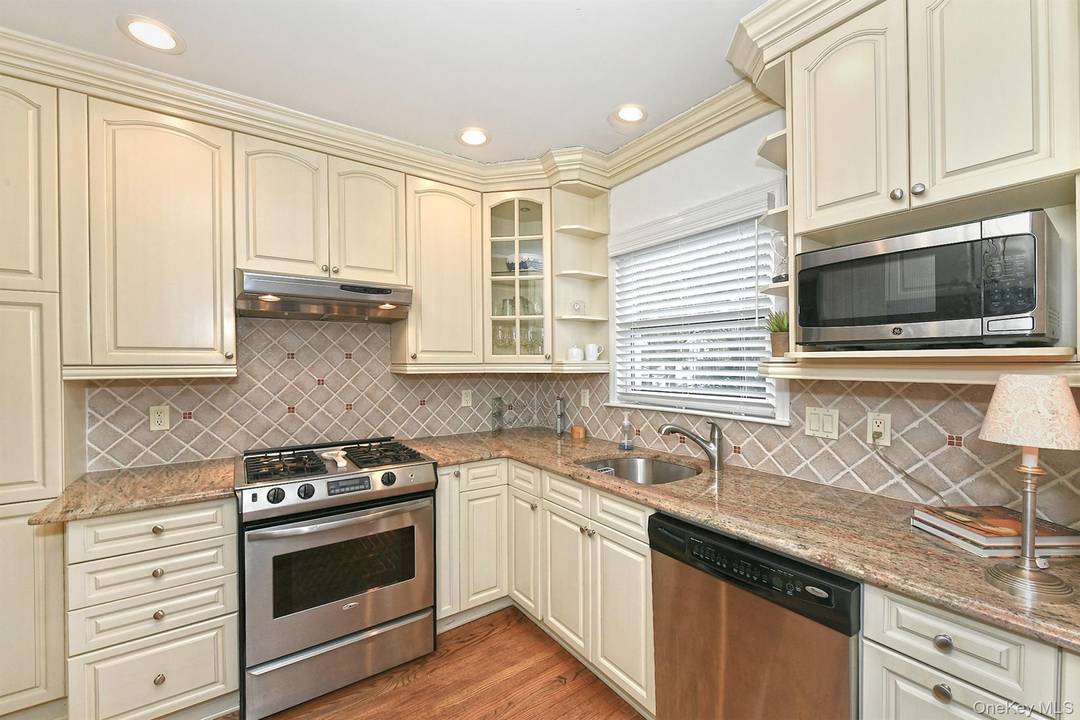 Quiet Huntington Village Location !