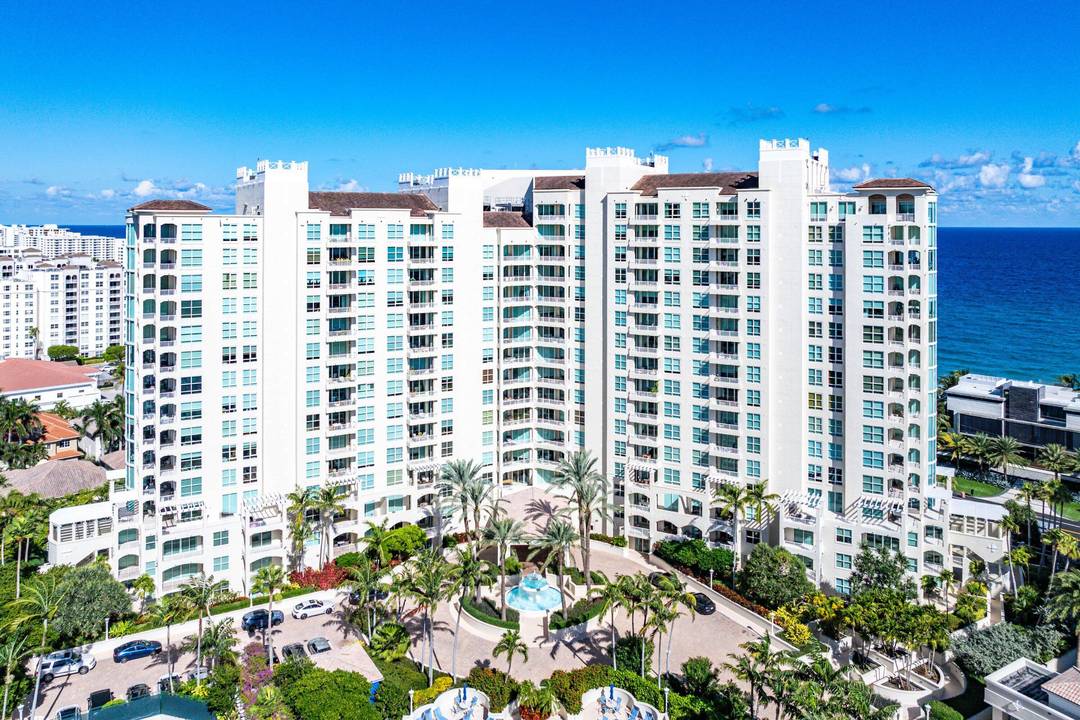 Fully Remodeled Oceanfront Luxury Toscana 2BR Den 2, 231 SQ FTWelcome to designer perfect coastal living in the prestigious Toscana community of Highland Beach.