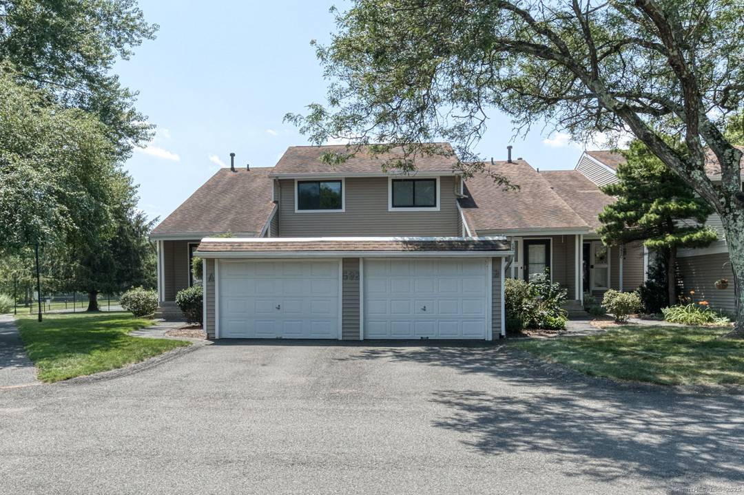 Welcome to one of West Hartford's most desirable communities where comfort, convenience, and value come together !