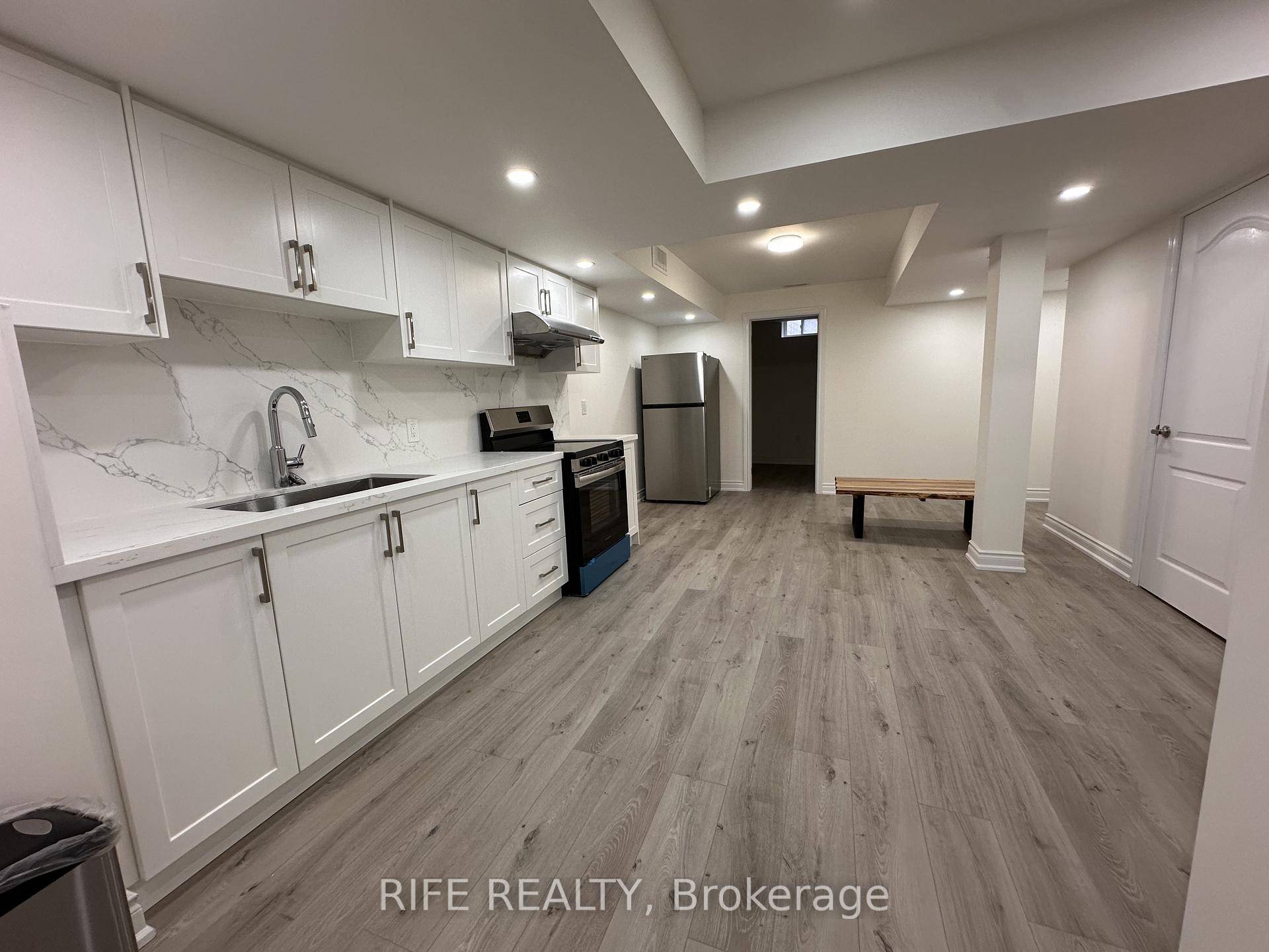 Newly renovated and spacious 2 bedroom basement apartment located in the highly sought after Berczy community !