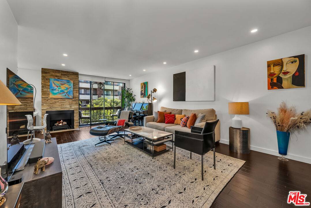 7300 Franklin Ave 2BR Hollywood Hills East La