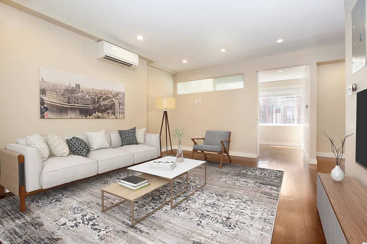 Renovated large 2 bedroom at 99 Suffolk Street !