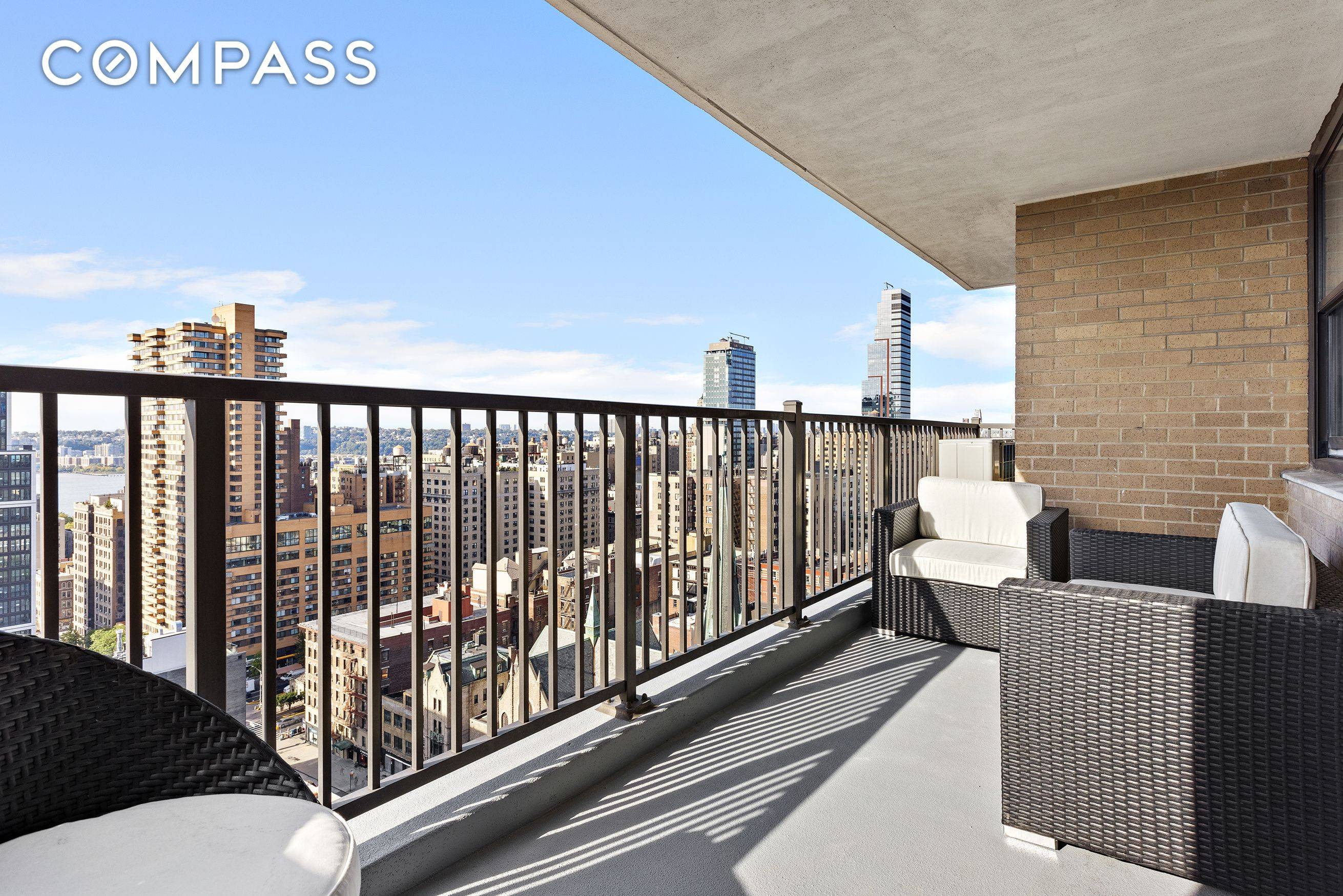 Sponsor Unit No Board Approval Required This beautifully designed one bedroom offers eastern views over townhouse gardens.