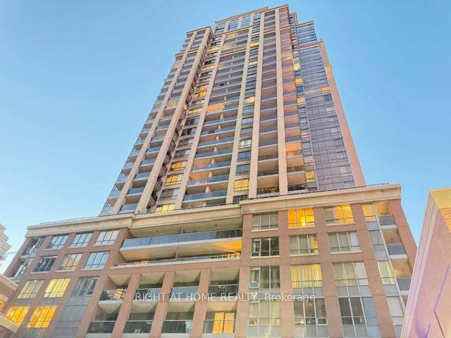 Immaculate, Luxury Executive Suite In The Heart Of Mississauga !