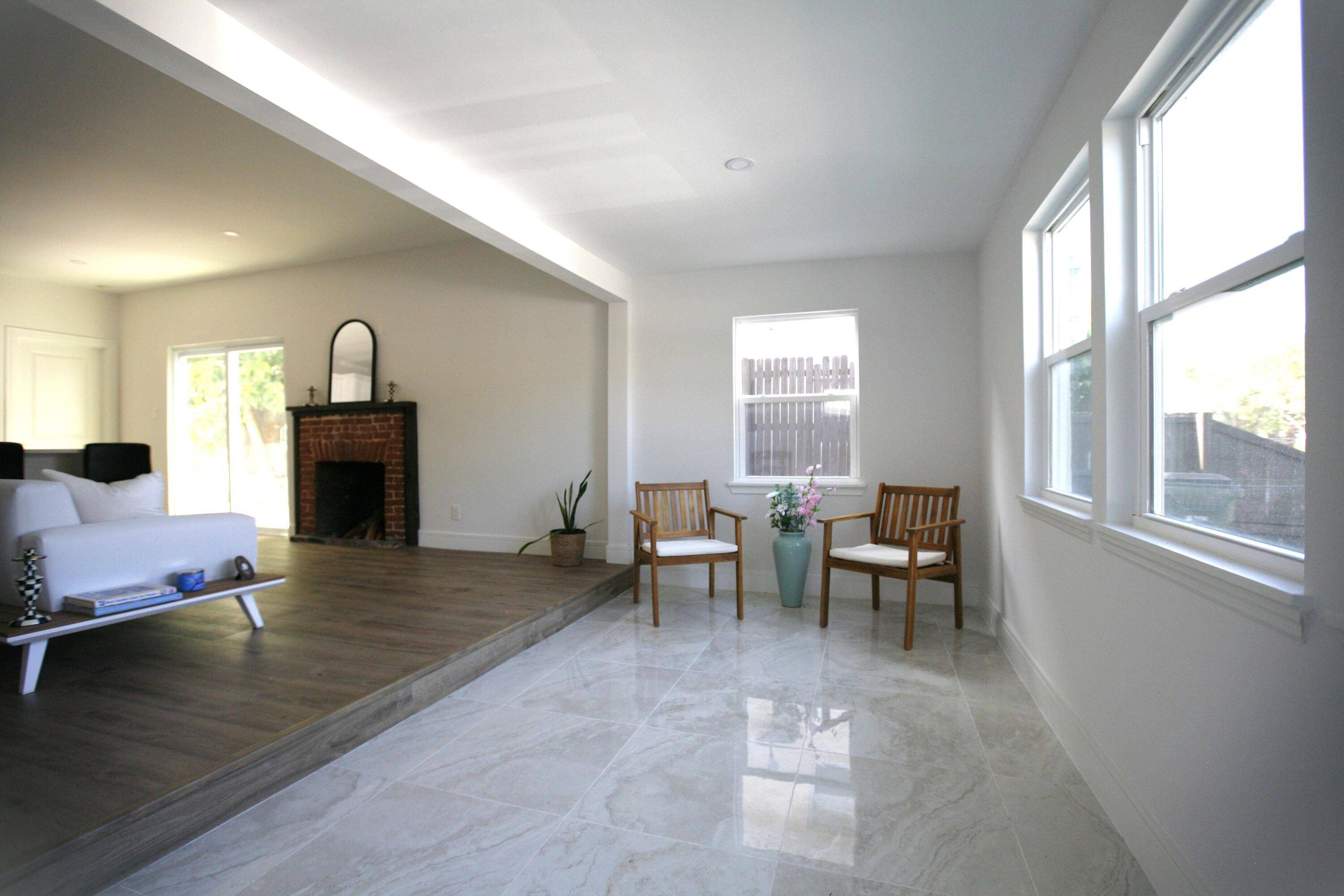 Stunningly Renovated Utilities included 3 2 Gem in Prime Lake Worth Beach Location Welcome to this unbelievable beauty in the heart of Lake Worth Bch, just mins from sparkling shorelines, ...
