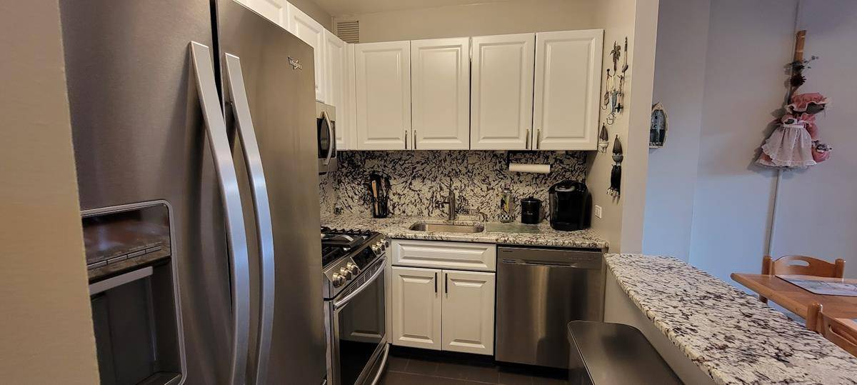 LOVELY PENTHOUSE ALCOVE STUDIO CONVERTED IN ONE BEDROOM APARTMENT.