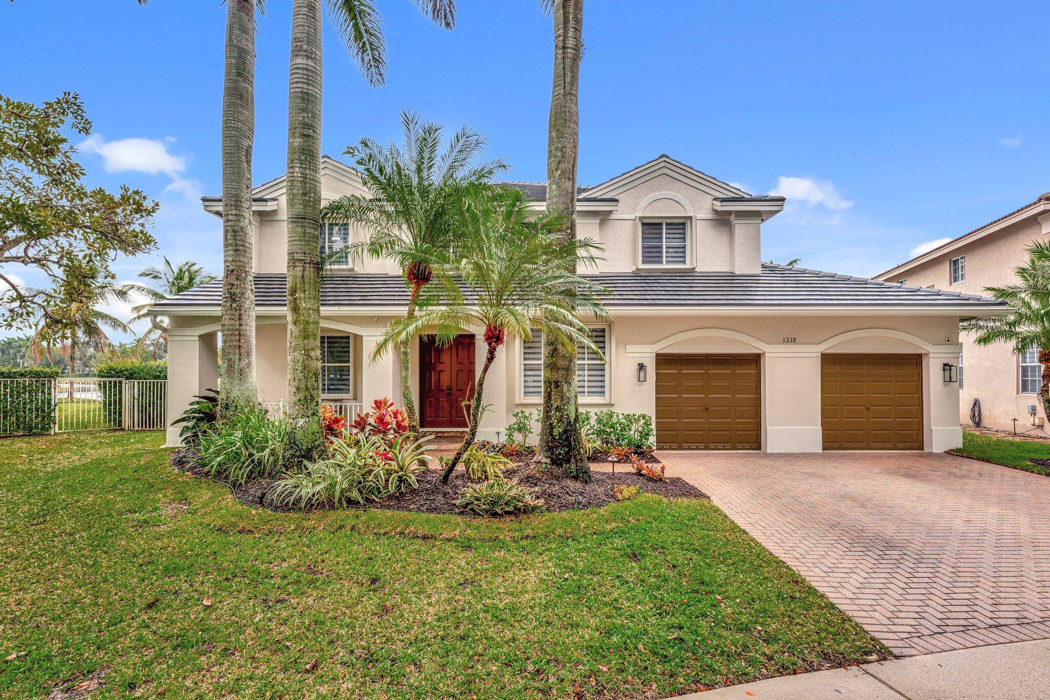 Spectacular Lakefront Home in Savanna.