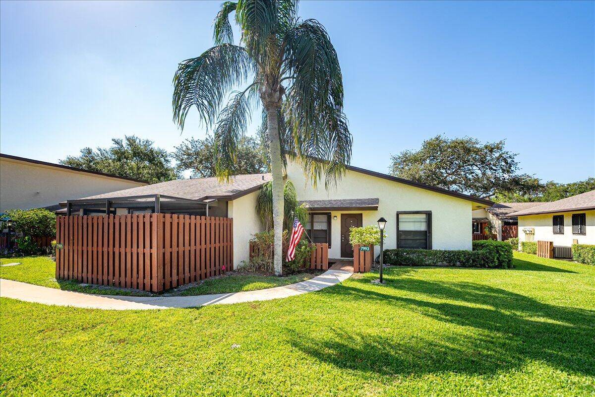 Welcome to the Villas of Hobe Sound a hidden gem located in the heart of one of Florida's most charming beach towns.