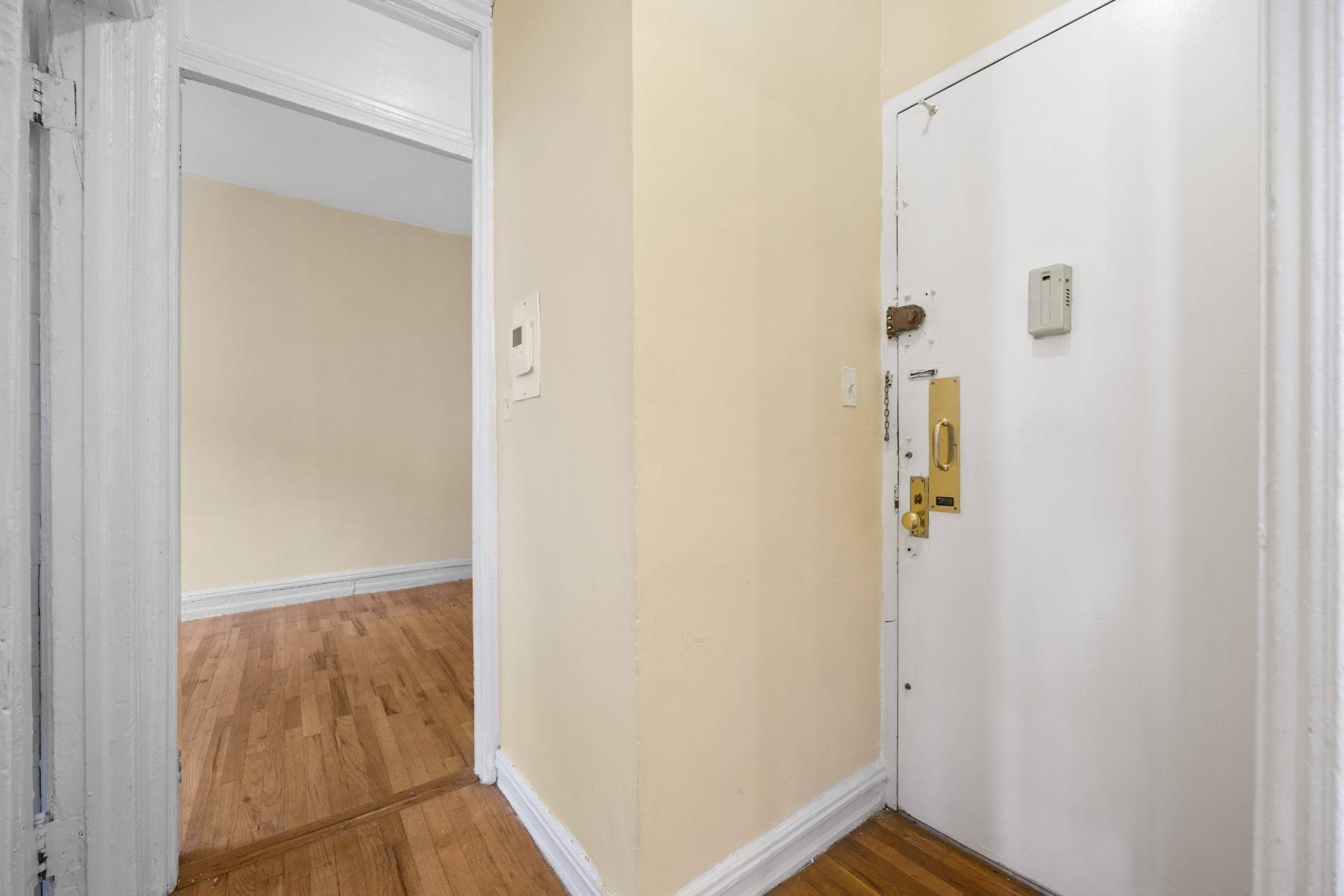 Discover this 1 bedroom, 1 bathroom co op apartment in the upper west side near Columbia University in Morningside Heights.