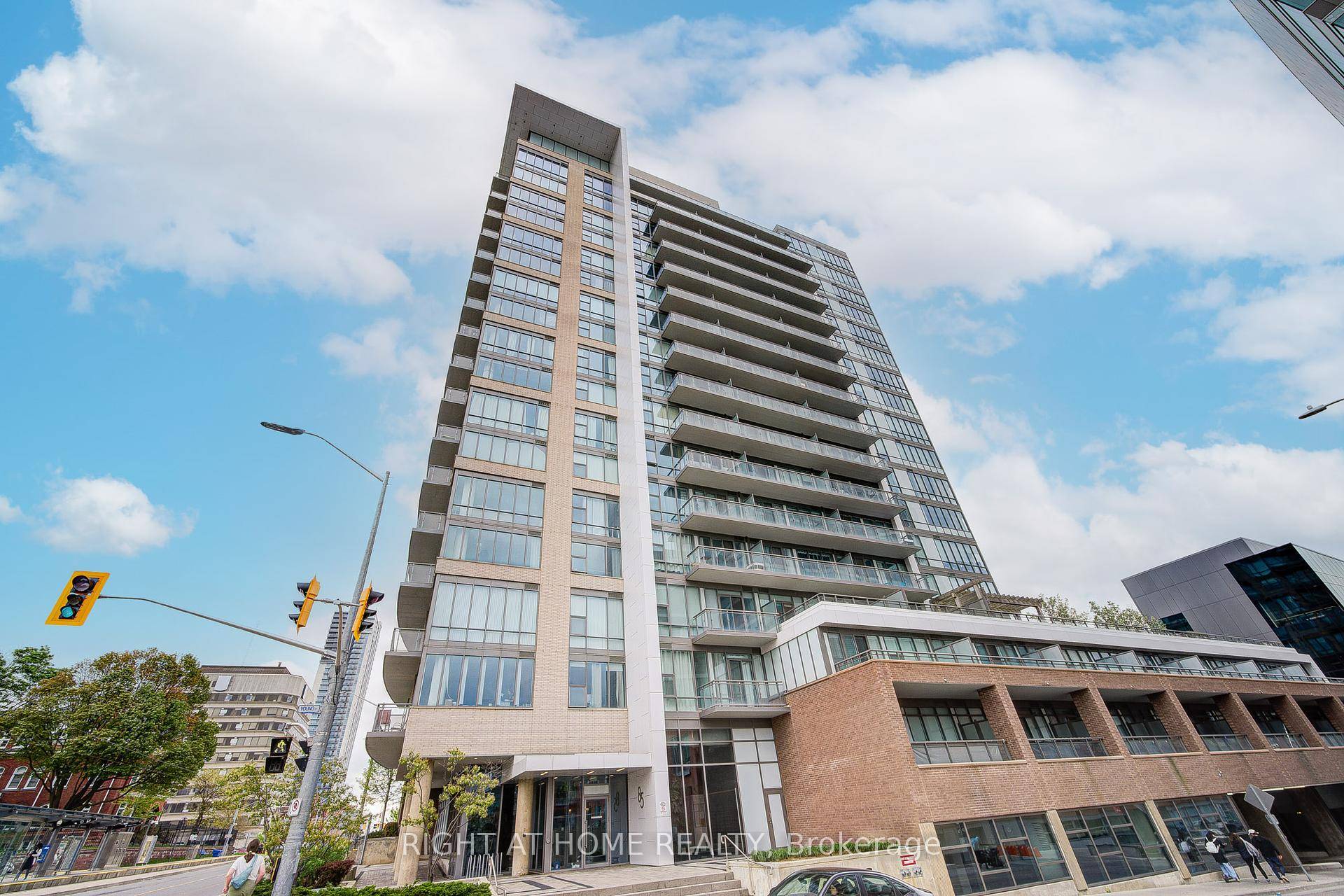Stylish, Sunlit, and Generously Sized 705 Sqft This thoughtfully designed 1 1 bedroom condo in the heart of Downtown Kitchener offers a modern open concept layout.