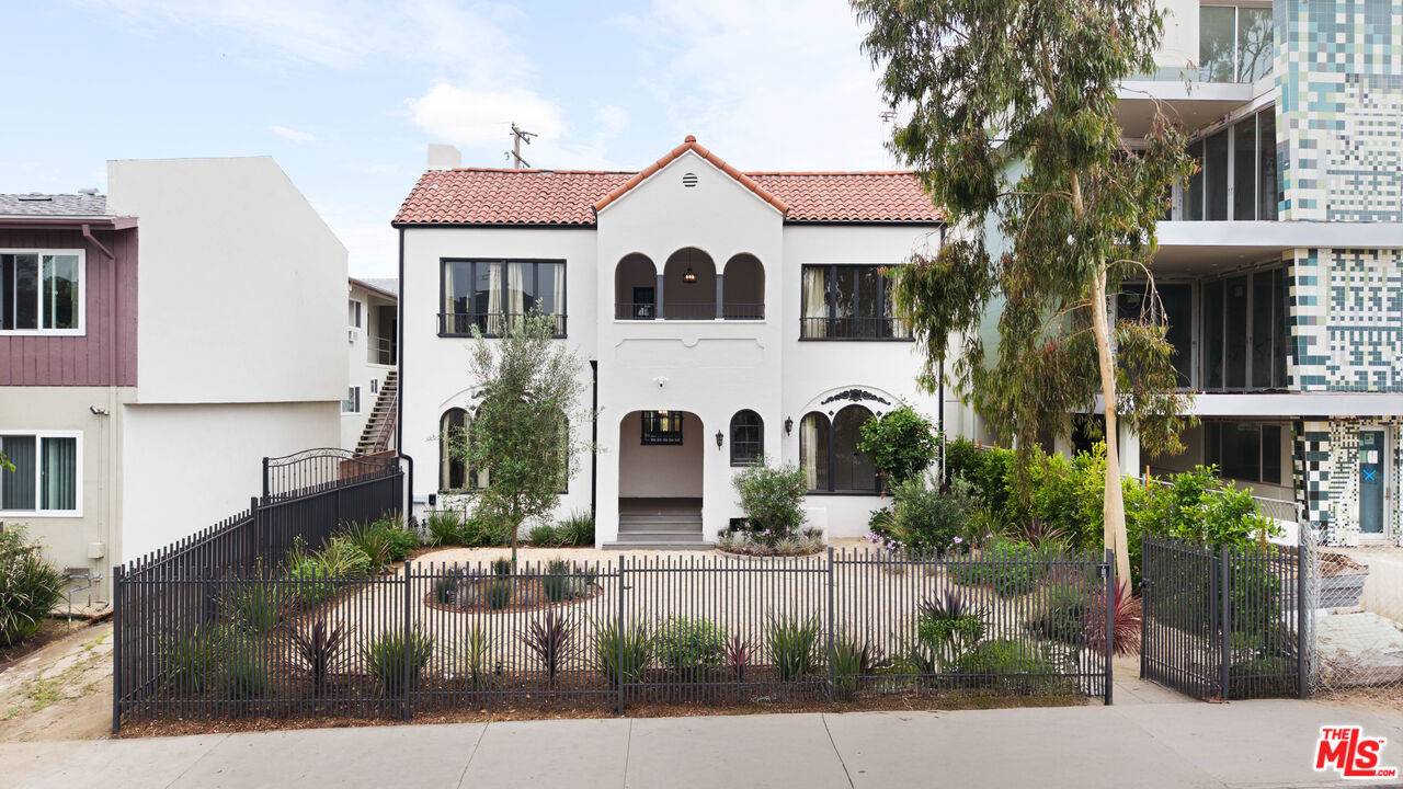 1005  Genesse 2BR Hollywood Hills East La