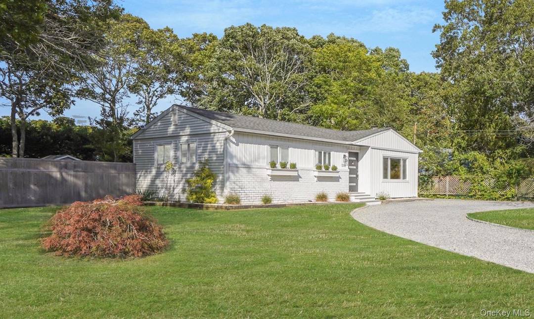 OFFERED AS OFF SEASON RENTAL NOT YEAR ROUND Welcome to 138 W Tiana Road, Hampton Bays where your perfect Hamptons getaway starts.