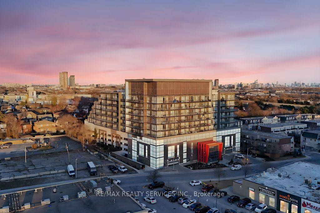 Stunning Condo in a Prime Location !