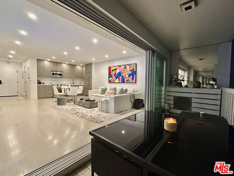 999  N Doheny Dr 1BR Sunset Strip La