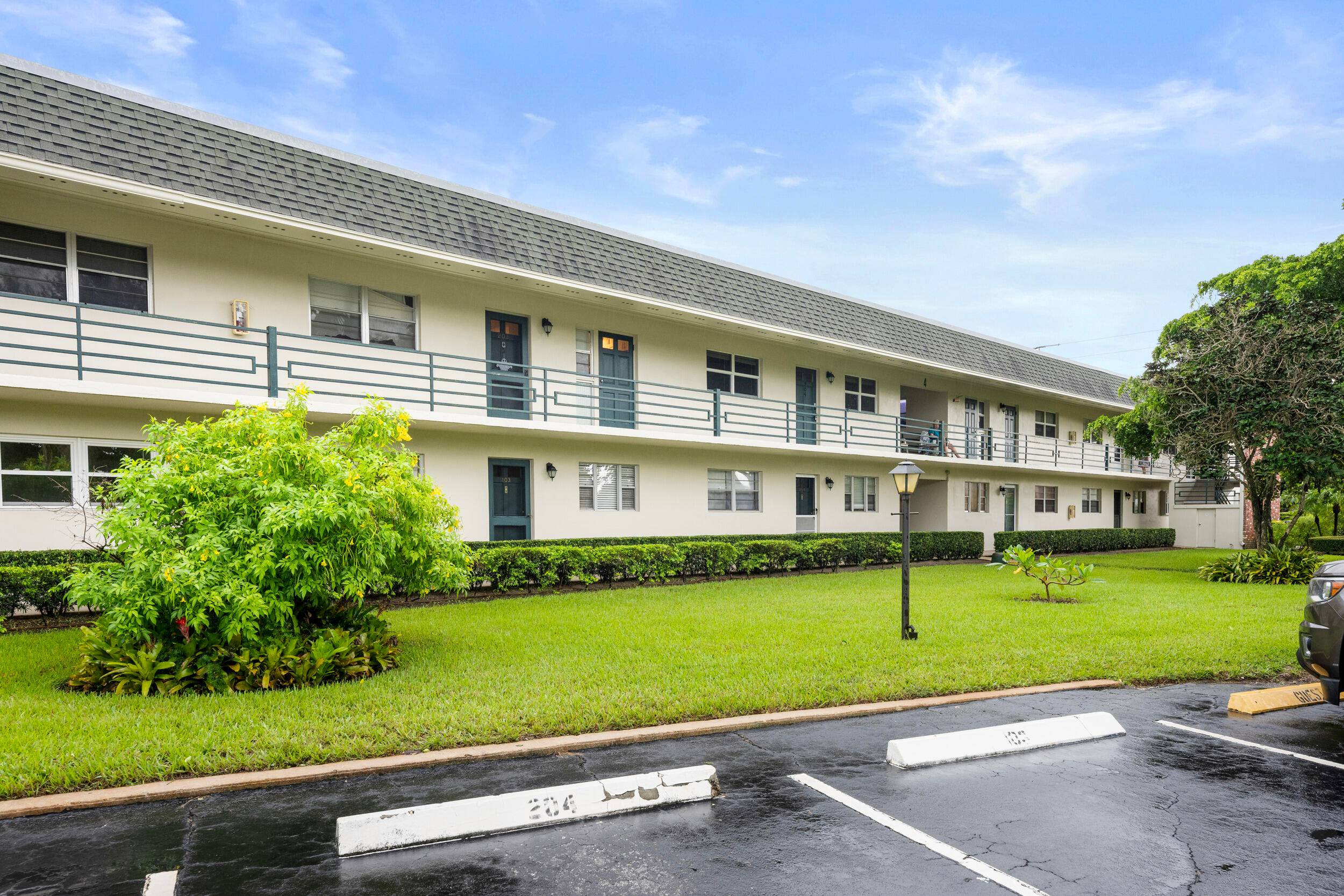 2BR 2BA Condo in Tierra Verde Priced to Sell !