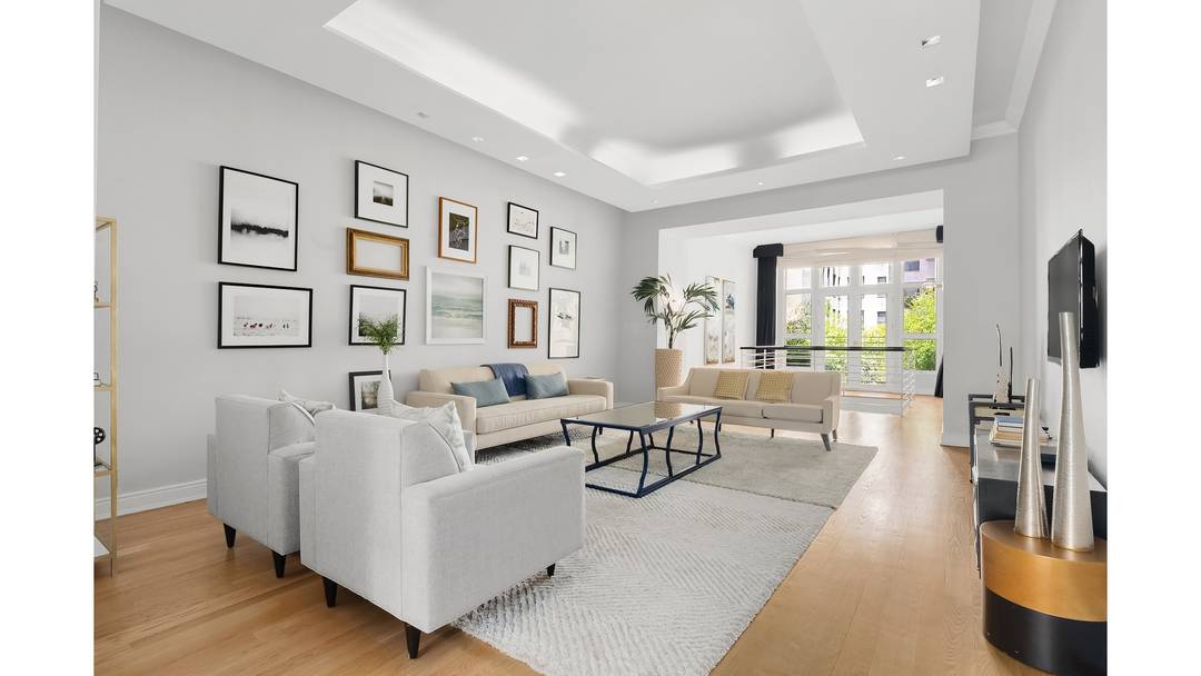 This exceptional five bedroom townhouse has been thoughtfully renovated to offer the perfect balance of scale and comfort.