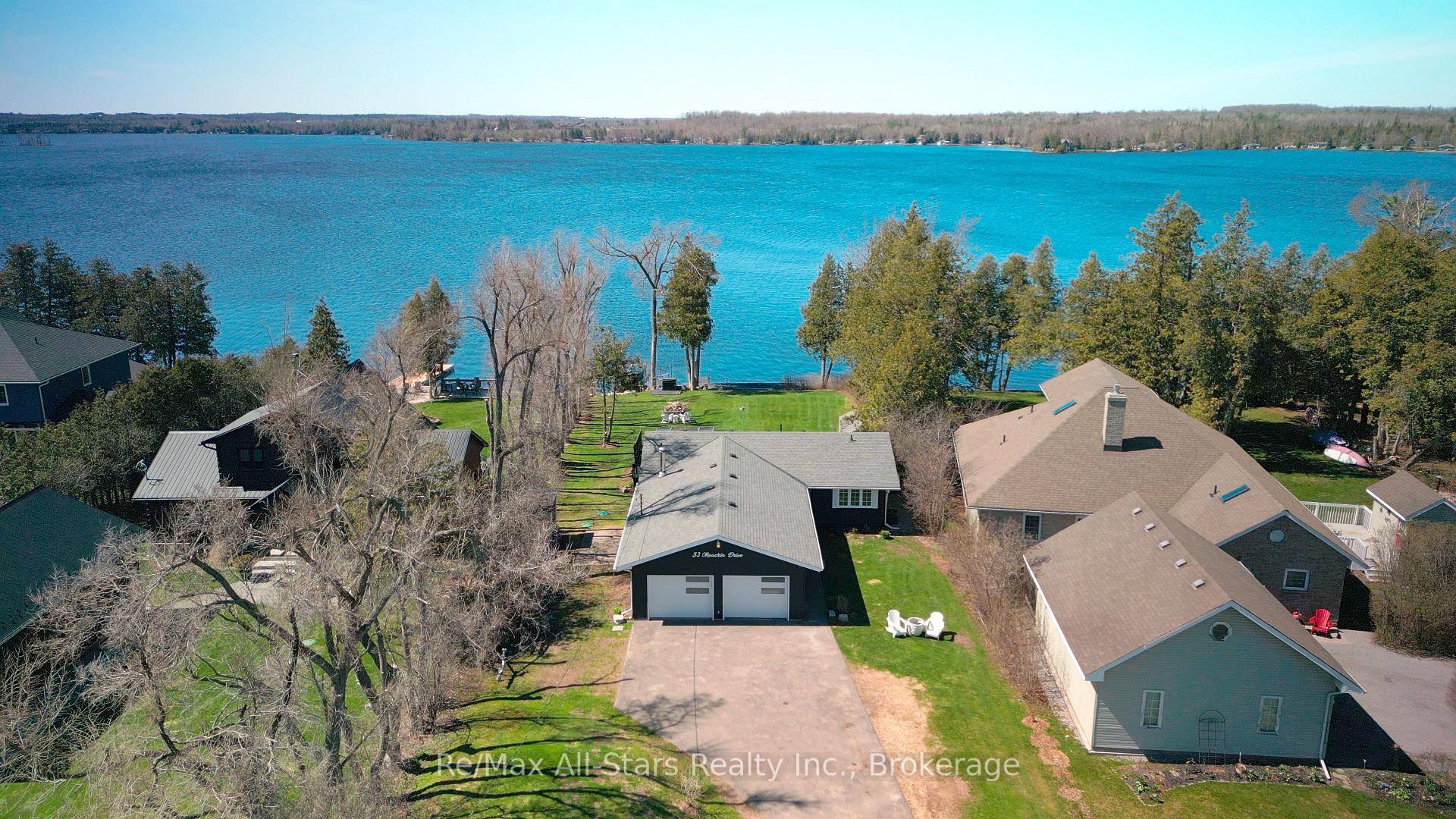 Gorgeous waterfront and wide open lake views of Sturgeon !