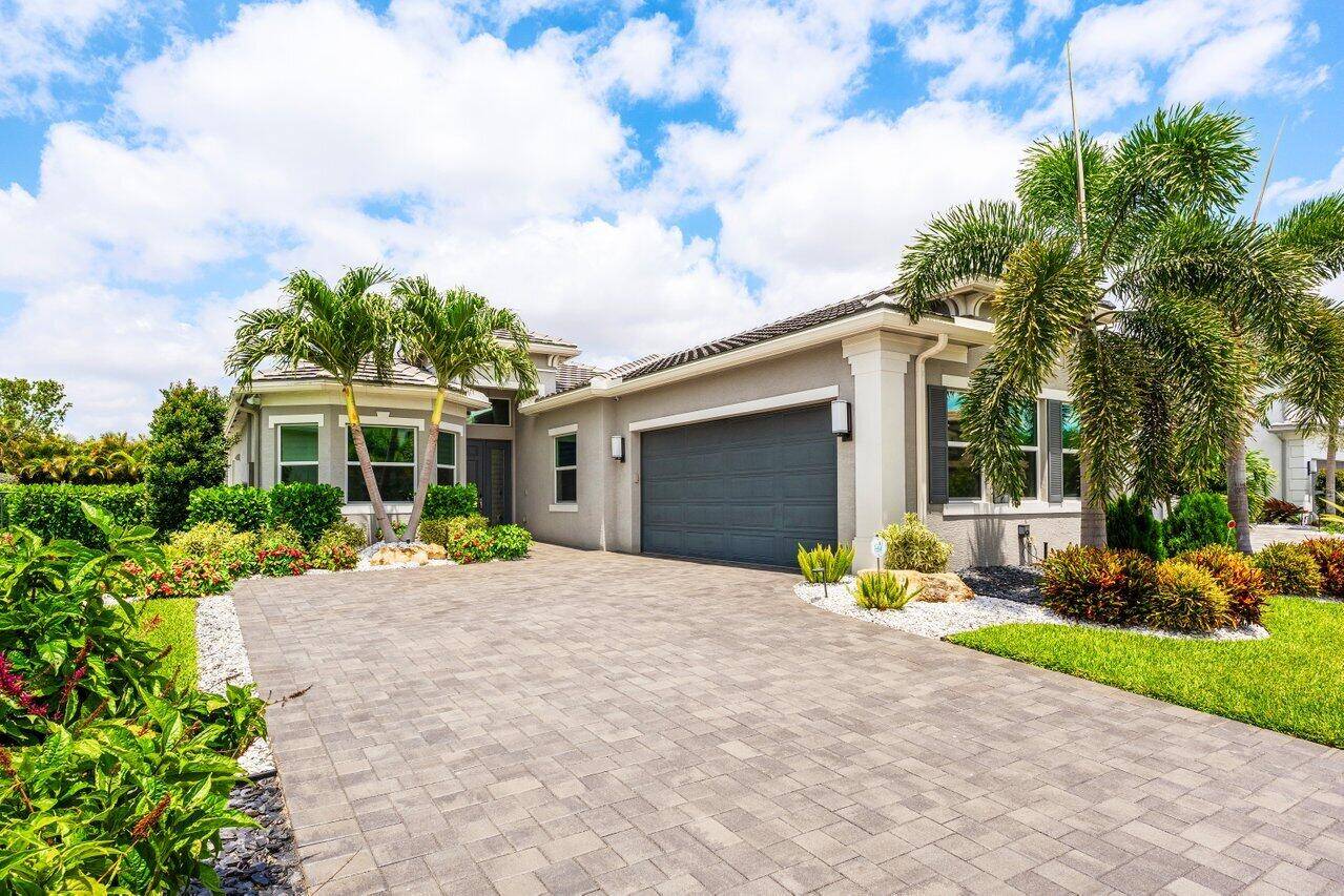 Welcome to this stunning Como model in Polo Trace.