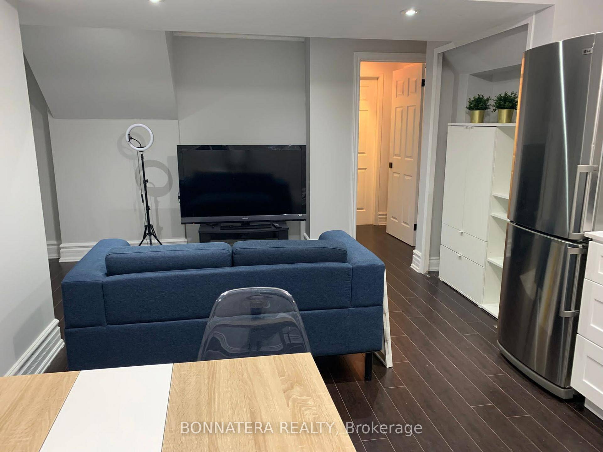 Beautiful 1 Bedroom Basement Apartment Located In One Of The Most Sought After Areas Of Oakville, With Great Proximity To Sheridan College, Go Station, Oakville Mall, Great Schools, Public Transit, ...