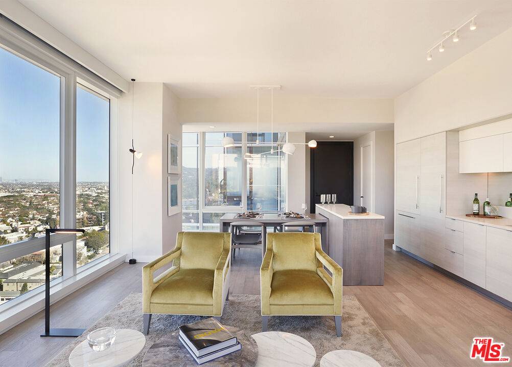 10000   Santa Monica Blvd 2BR Beverlywood La