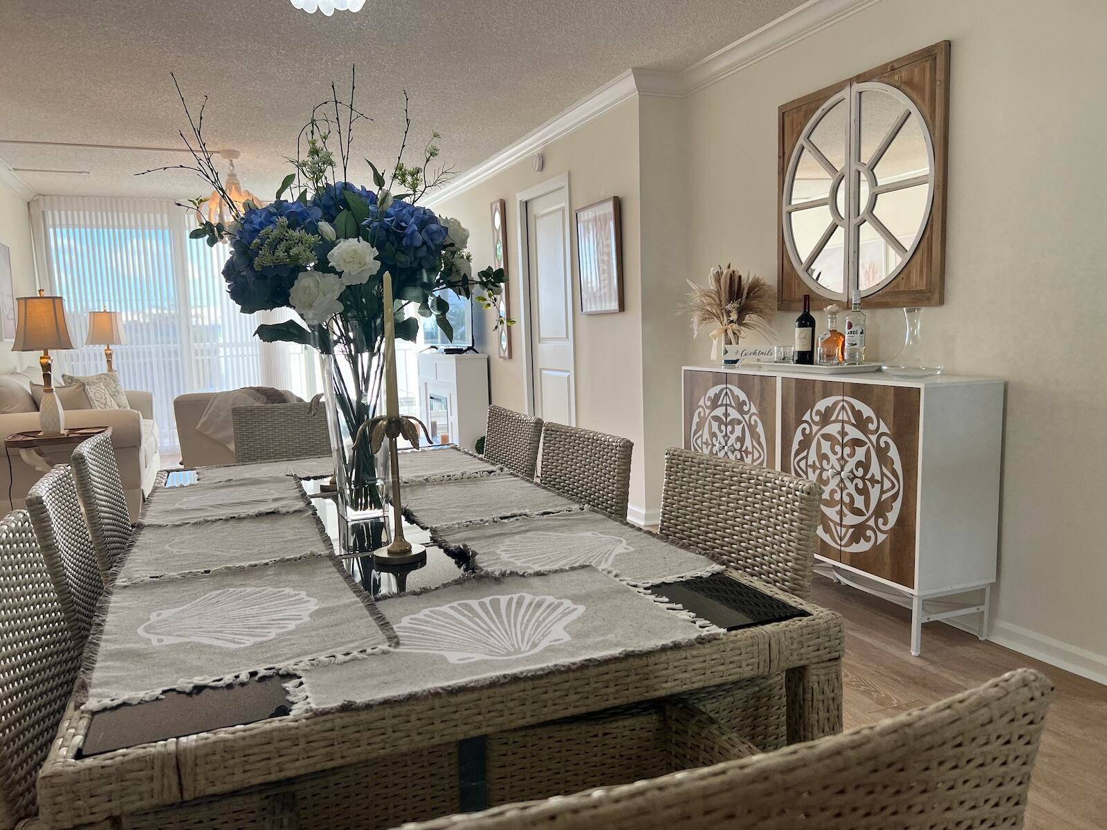 Looking for a winter escape to the sunny Palm Beaches ?