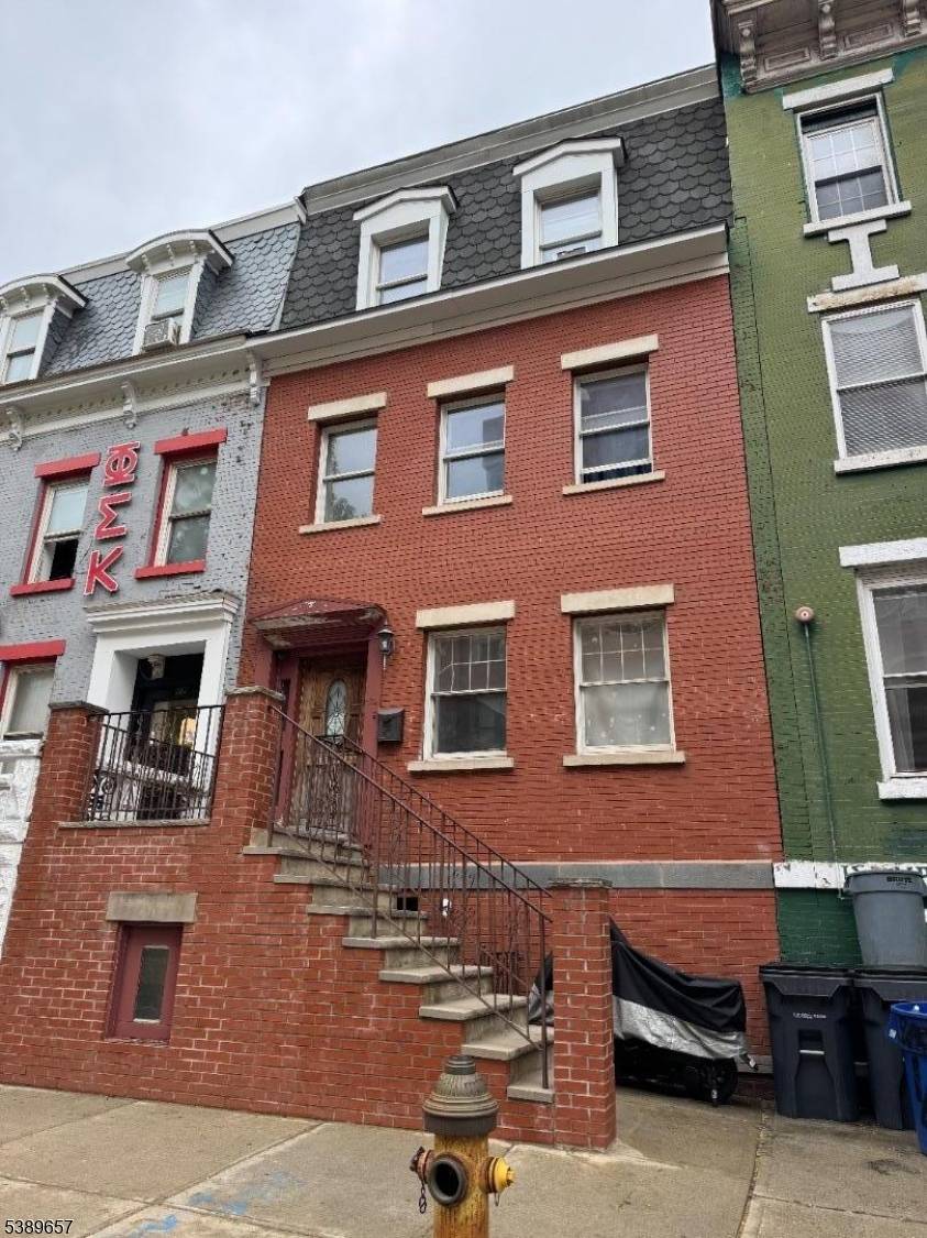 12 Rooms, 8 Bedrooms and 6 Bathrooms Beautiful Brown Stone in Historic Dr Martin luther king Jr blvd Downtown Newark near to Saint Micheals Medical Center, institute of technology, the ...