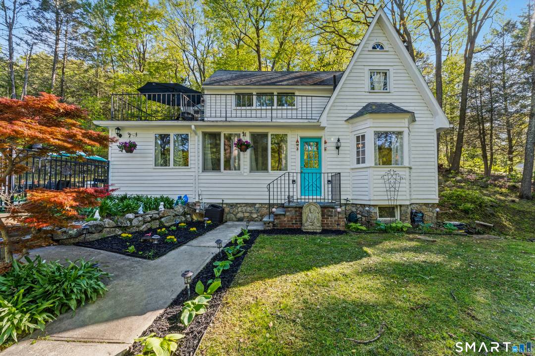 With a Victorian inspired feel, this 3 bedroom 3 bath tree top retreat looks straight out of a fairy tale.