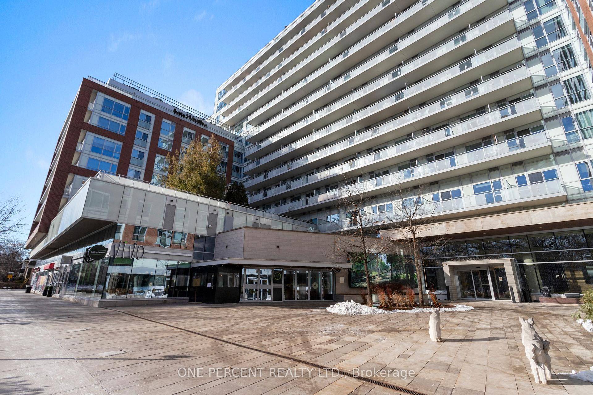 Welcome to the Upper Penthouse 1401 at the highly coveted HighPark Residences, a luxurious lifestyle opportunity in one of Toronto's most sought after neighborhoods.