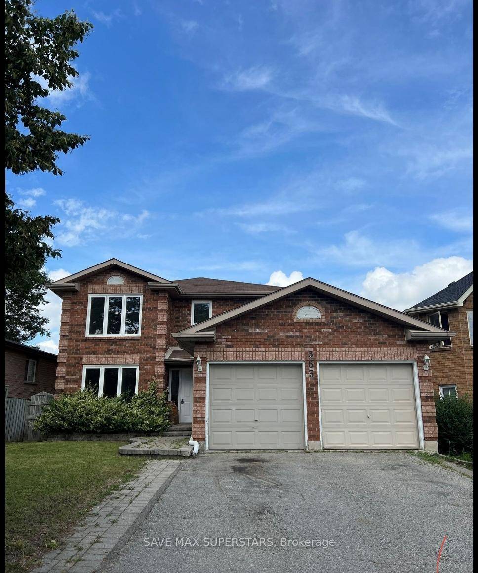 Fully Renovated 3 Bedroom Upper Home for Rent in Barrie !